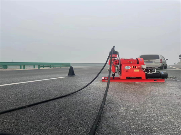 勃利马路路基路面开裂下沉注浆加固灌浆